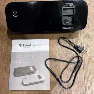 FoodSaver Vacuum Sealer in Black